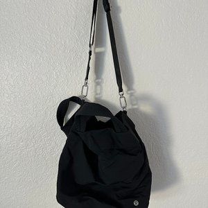 Lululemon on my level bag 2.0 19L